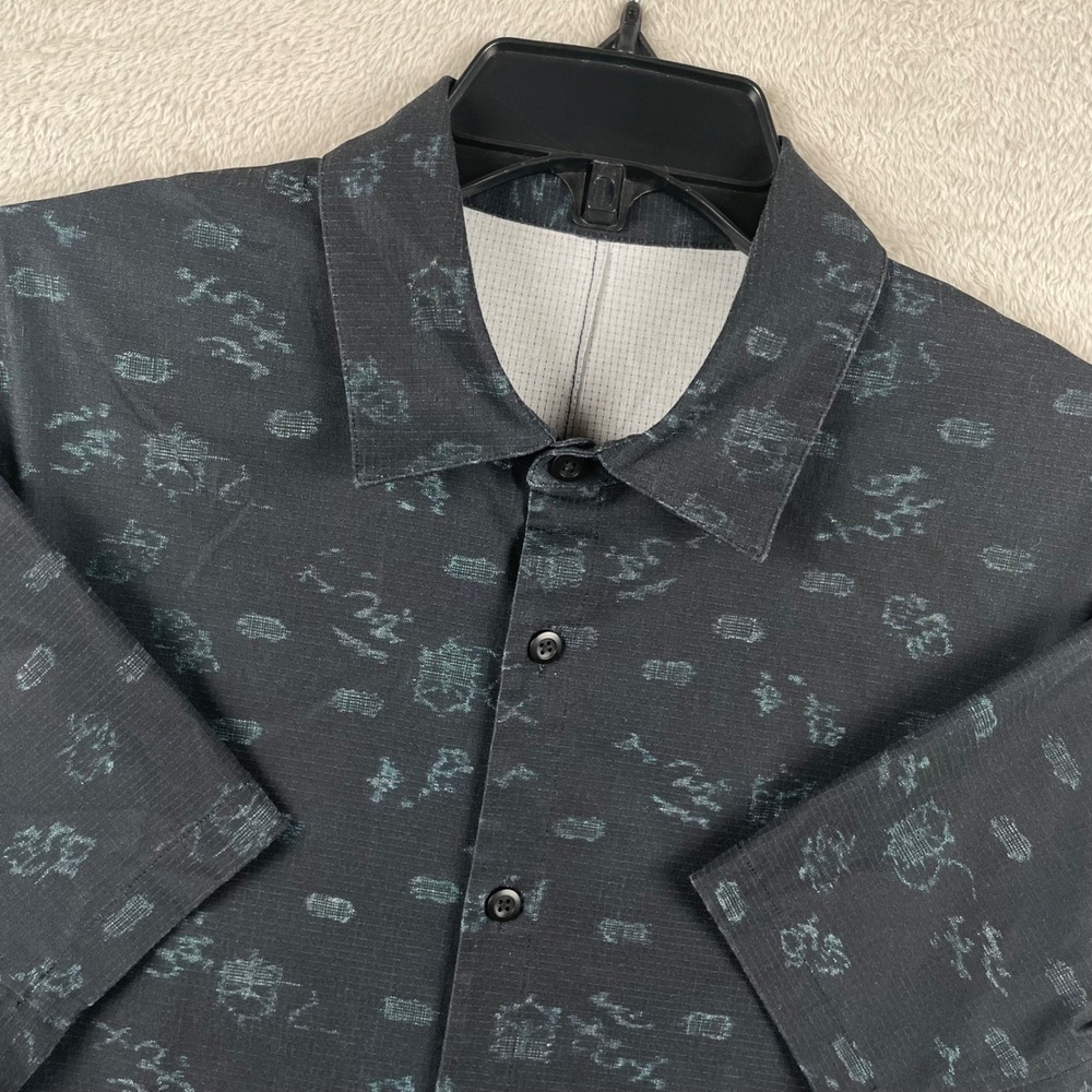 Lululemon Airing Easy Shirt Mens Small Blue Abstract Pattern Stretch Button Up
